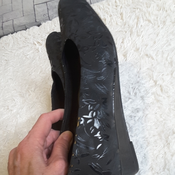 Trotters Lauren embossed textile floral black wedge pump T1110-013 size 10M - Picture 7 of 12